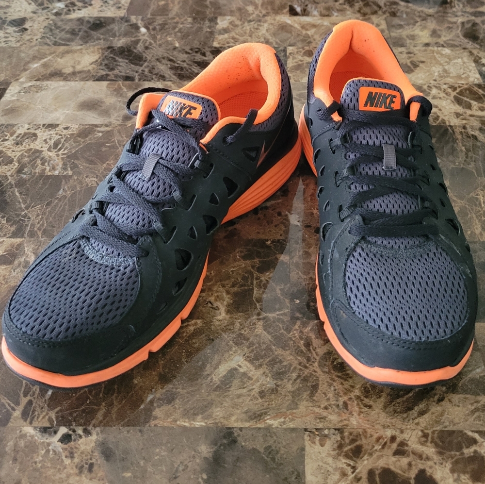 Men Nike Shoe Black and Orange Sz 9